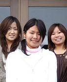 学部2年　秋田恵理さん、古財摩耶さん、多田いずみさん
